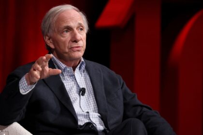 Ray Dalio s'exprimant lors de la TIME100 Sommet. | Trump tarifs | PGN Business Insider | pottersgallerynigeria.org
