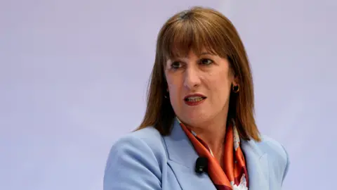 UK Borrowing Costs Decline Amid Improved Investor Sentiment