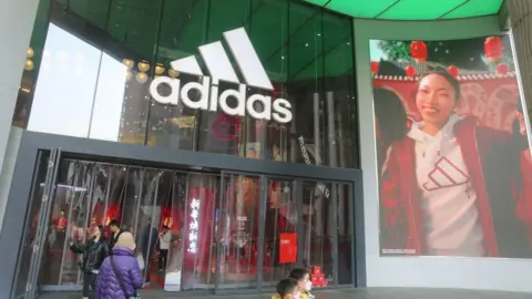 Adidas confirma un ciberataque que ha provocado una filtración de datos | PGN Business Insider | pottersgallerynigeria.org