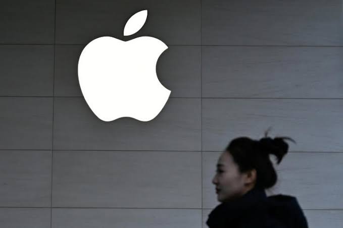 Apple logo on a store wall, symbolizing the tech giant’s Apple encryption battle