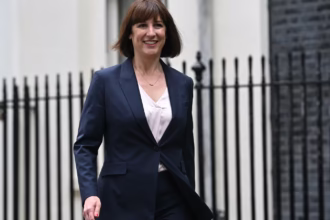 La chancelière Rachel Reeves feuilles de Downing Street après une réunion du cabinet | de la sécurité sociale coupes | PGN Business Insider