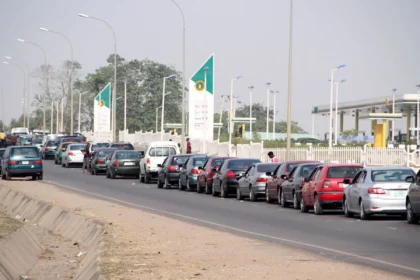 Motorists fill up at a petrol station in Lagos, Dangote NNPC Petrol Price War