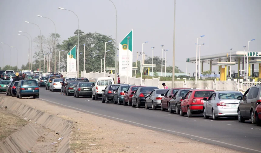 Motorists fill up at a petrol station in Lagos, Dangote NNPC Petrol Price War