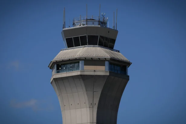 Newark Airport Traffic Control Experienced Overnight Communication Outage with Multiple Flights