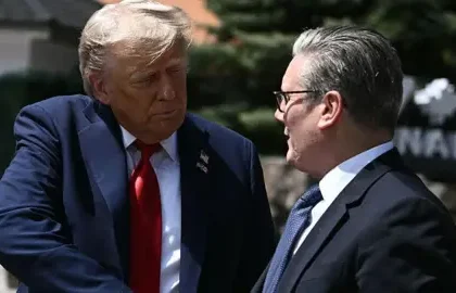 Trump signe un décret finalisant certains aspects de l'accord tarifaire entre le Royaume-Uni et les États-Unis