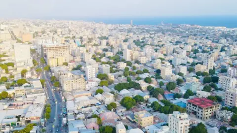 Frauen treiben den Bauboom in Mogadischu inmitten der Wiederaufbaubemühungen voran | PGN Business Insider | pottersgallerynigeria.org